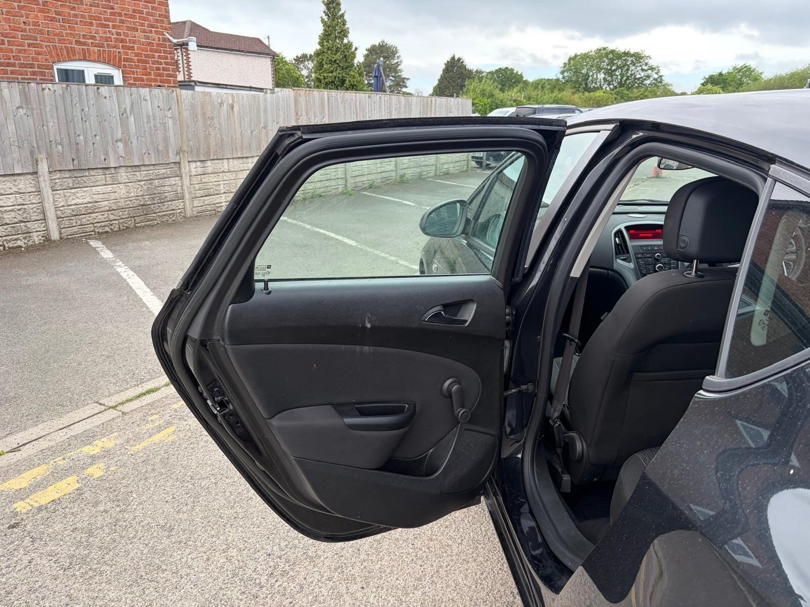 Vauxhall Astra - image 9